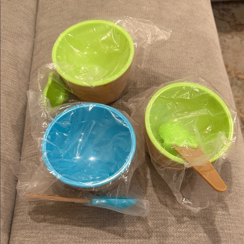 Vibrant Green and Blue Bowl Set with Spoons